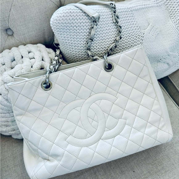 Caviar Quilted Grand Shopping Tote GST White - Picture 1 of 13
